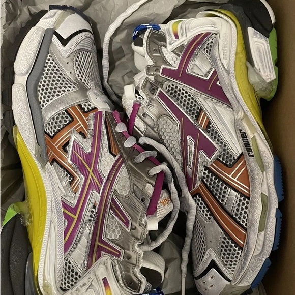 Balenciaga runner size 8 comes with box; never worn message before buying!! - Picture 3 of 4
